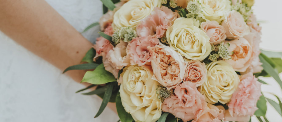 How to Make DIY Flower Arrangements for Your Wedding Day?